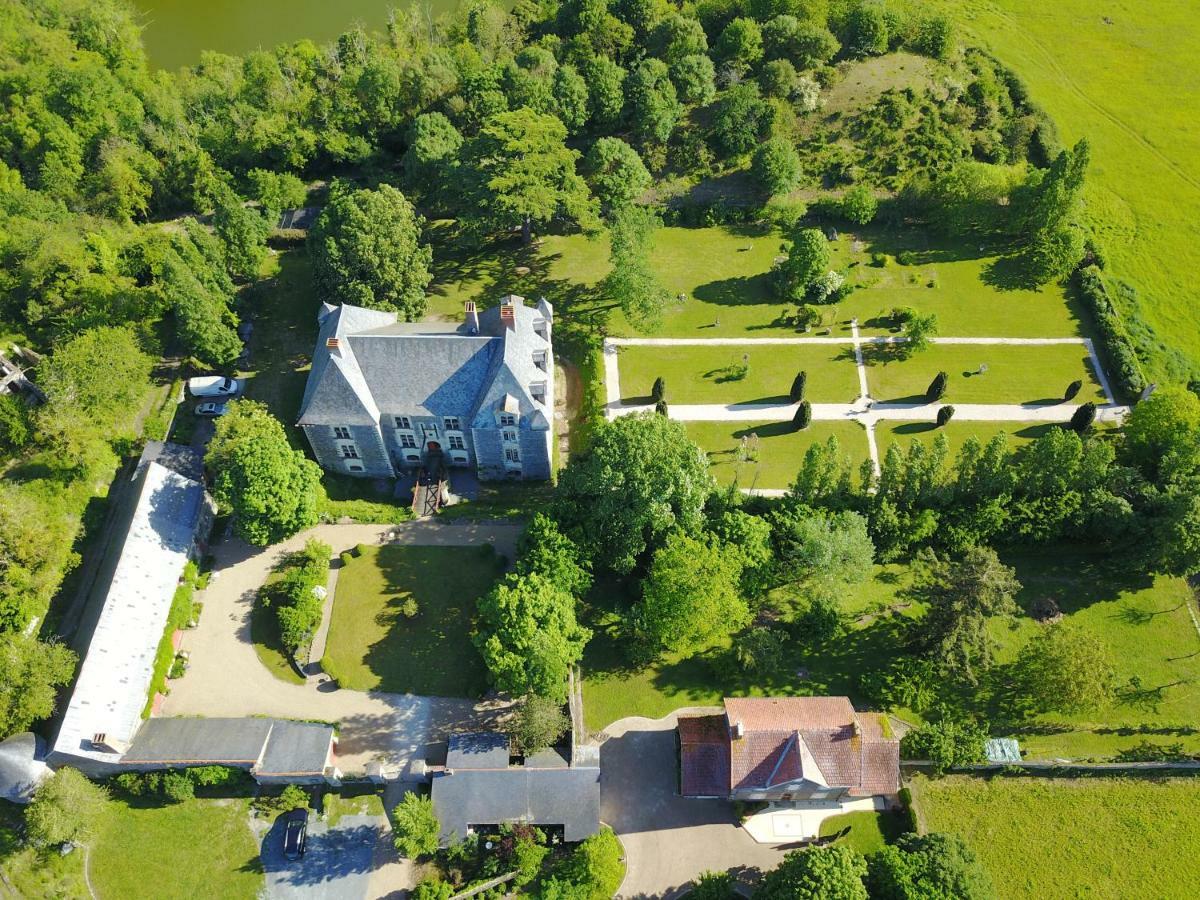 Chateau De La Fresnaye Bed and Breakfast Saint-Aubin-de-Luigné Buitenkant foto